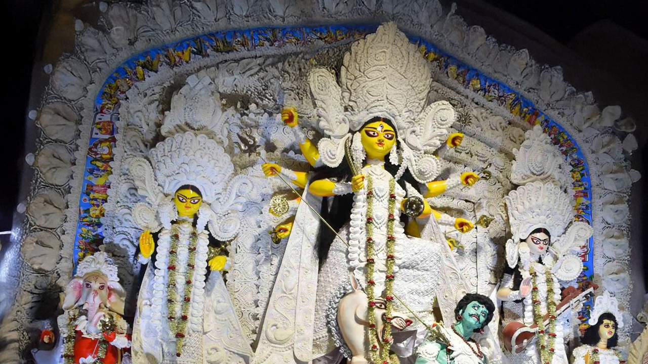 Sholar Saaj Durga – The White Crown of Bengal’s Goddess