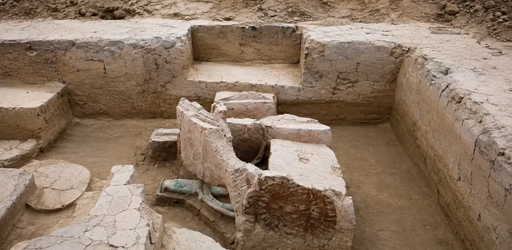 Copper ornaments and pottery recovered from the Sinauli excavation