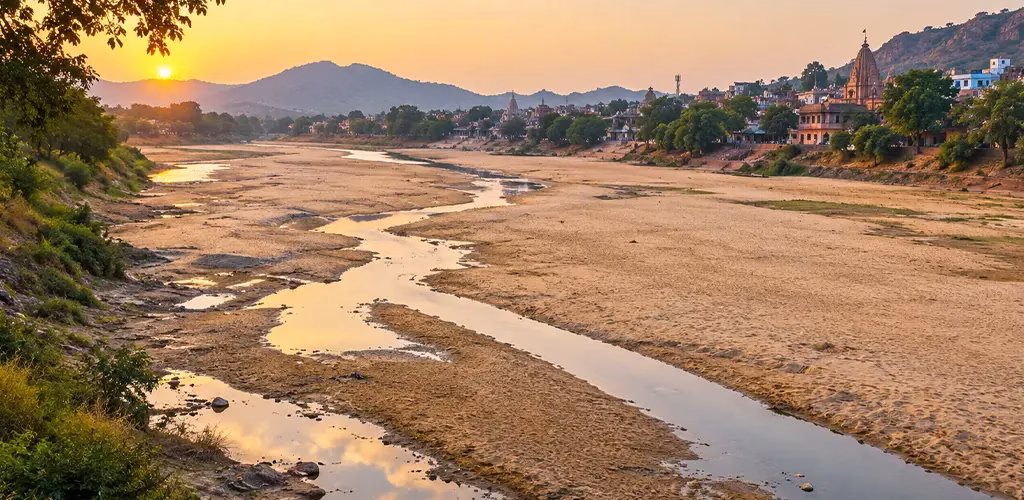 The dry, sandy bed of the Falgu River running through Gaya