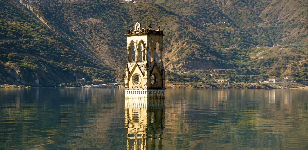 The Ghanta Ghar (clock tower) of Old Tehri, as it stood before submergence