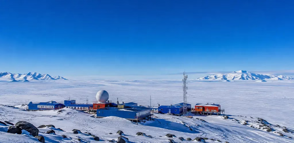 Clear blue sky over the ozone layer research station in Antarctica